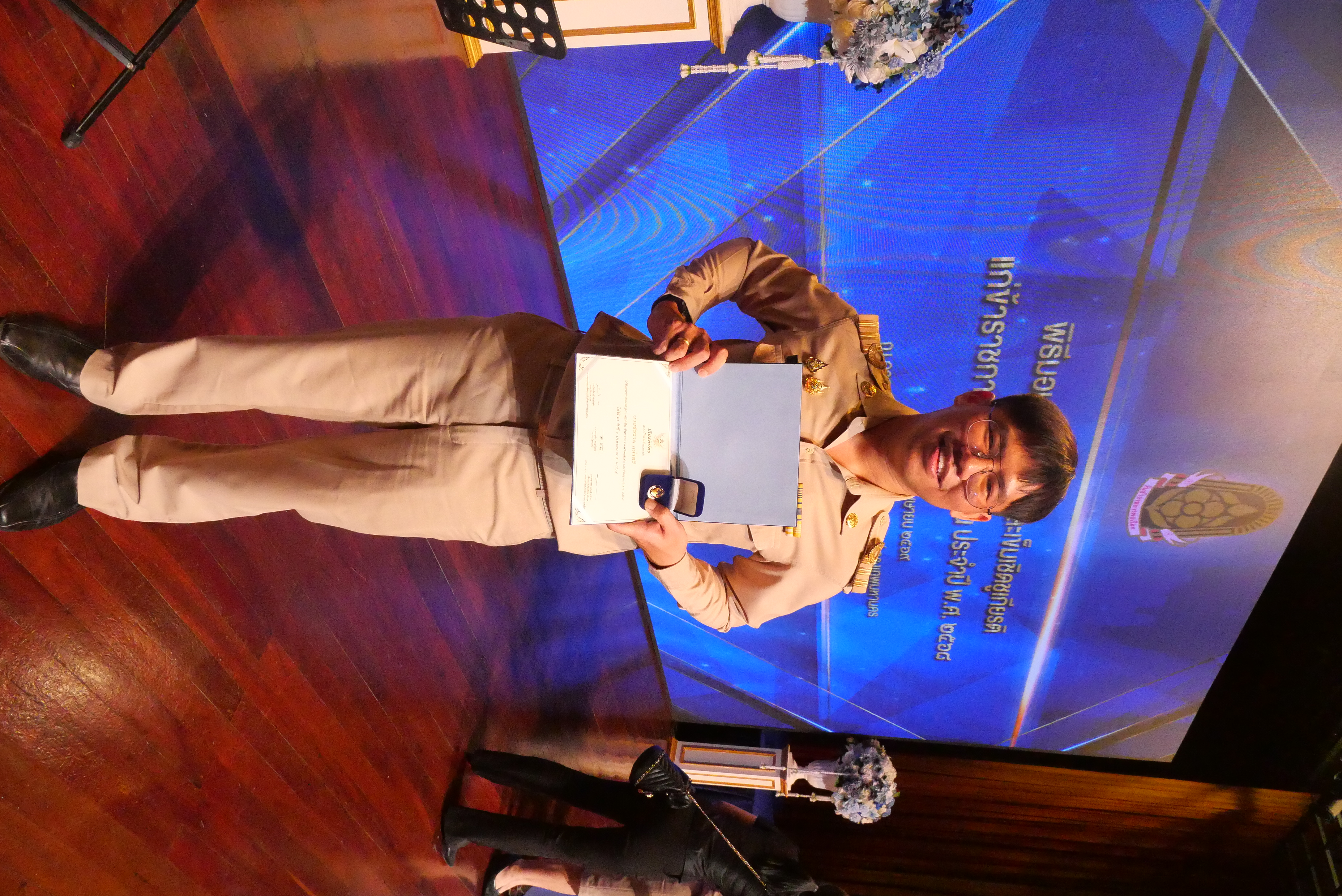 title - ขอแสดงความยินดีแก่ ข้าราชการ ส.ป.ก. เข้ารับมอบเกียรติบัตร ในพิธีมอบเกียรติบัตรและเข็มเชิดชูเกียรติแก่ข้าราชการพลเรือนดีเด่น ประจำปี พ.ศ. 2568 เนื่องในวันข้าราชการพลเรือนประจำปี พ.ศ. 2569 